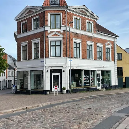Apartmanhotel Center & With Free Parking